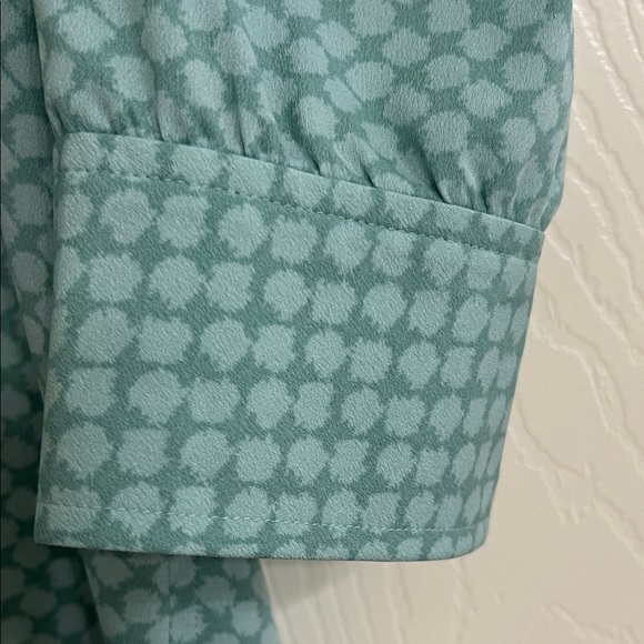 White House Black Market Light Teal Geometric Split-V Blouse - Picture 3 of 5